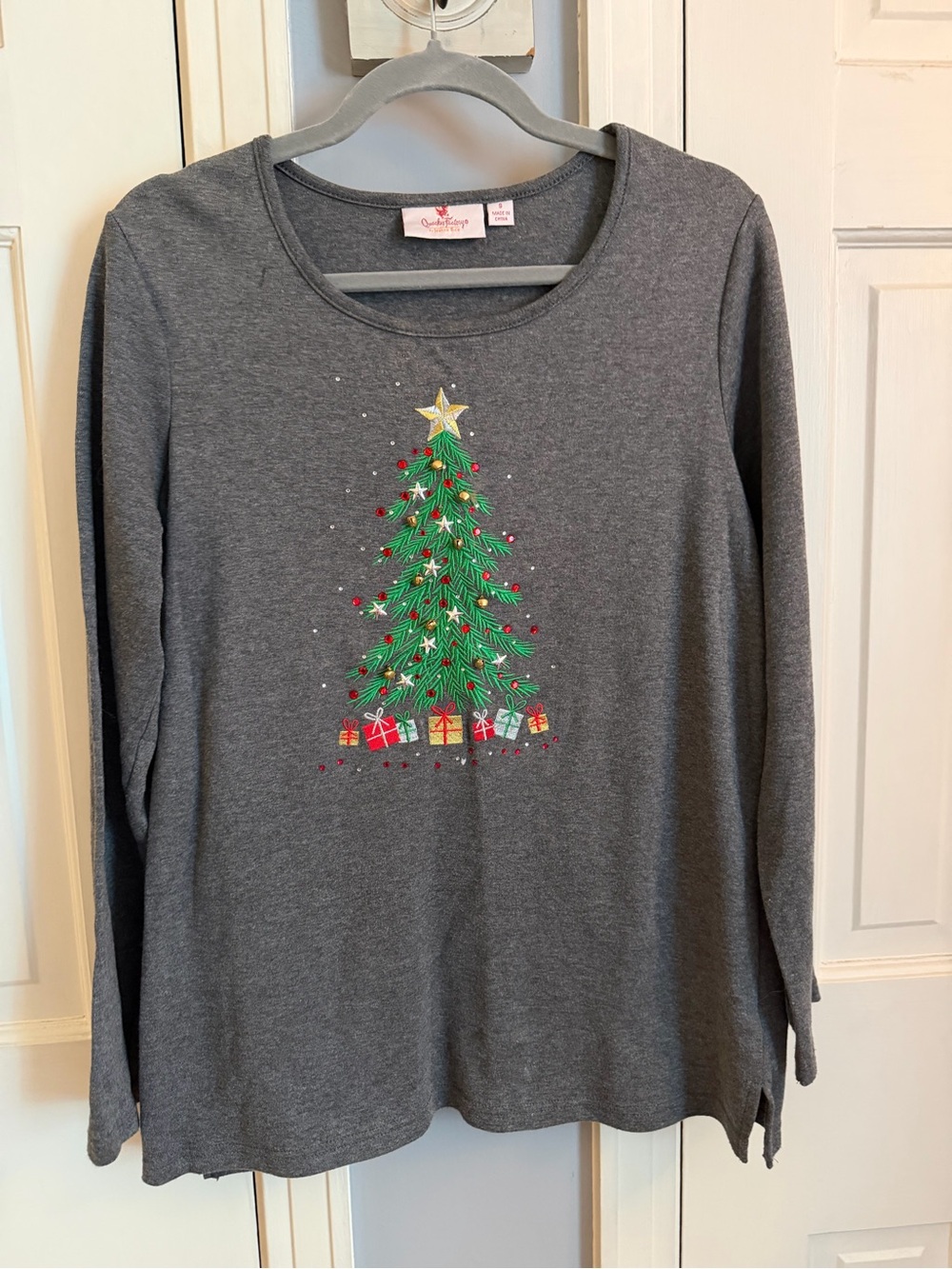 Quacker Factory Gray Long-Sleeve Tee with Green Christmas Tree and Gold Star